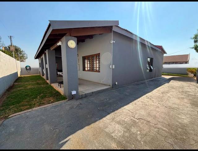 3 BEDROOM HOUSE FOR SALE IN WESTDENE